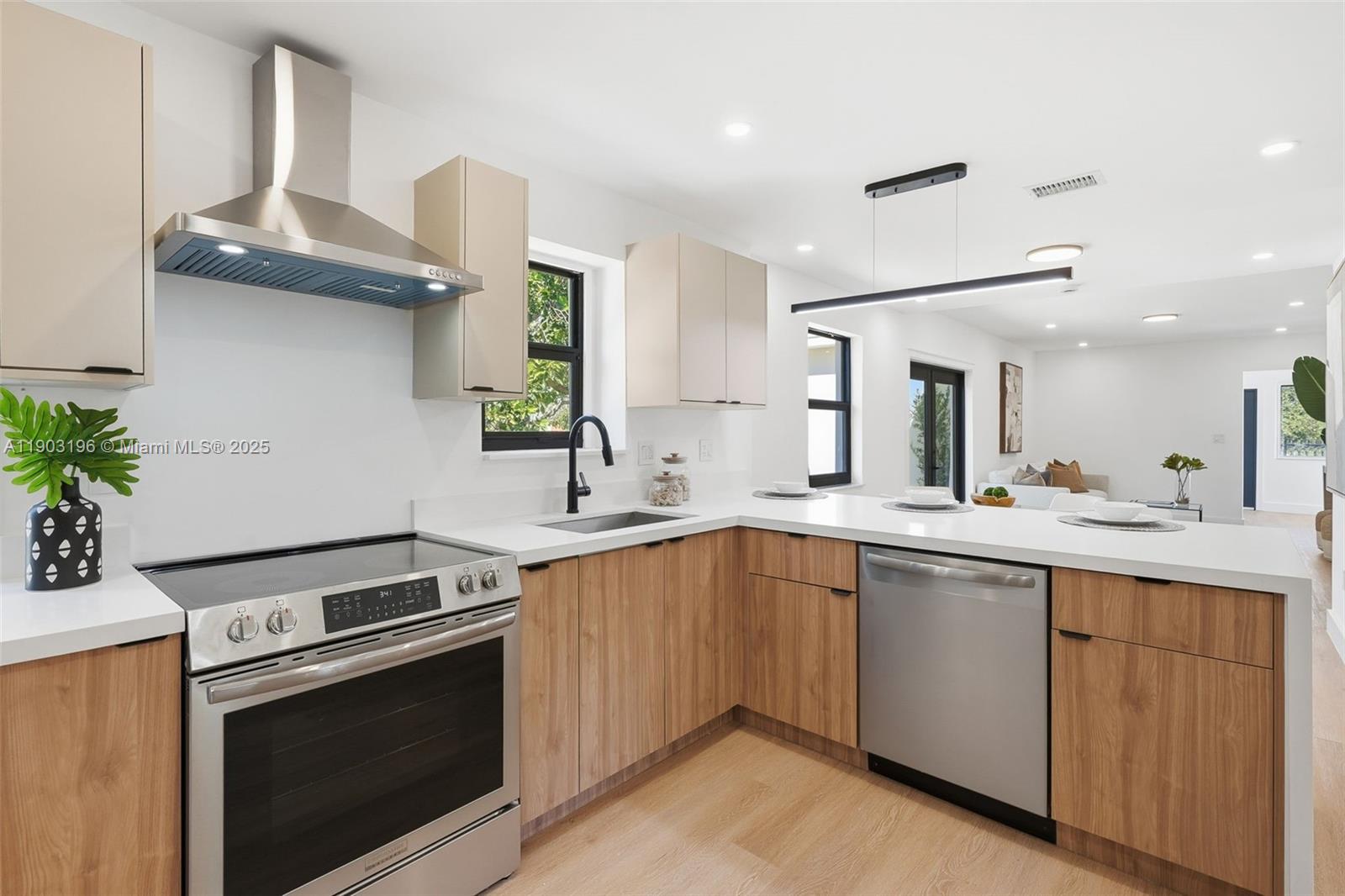 2544 SW 19th St Miami, FL 33145