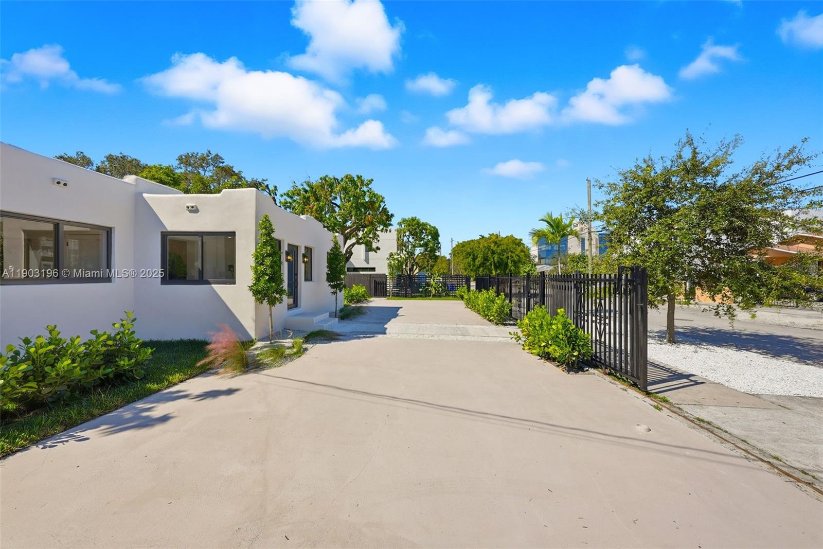 2544 SW 19th St Miami, FL 33145