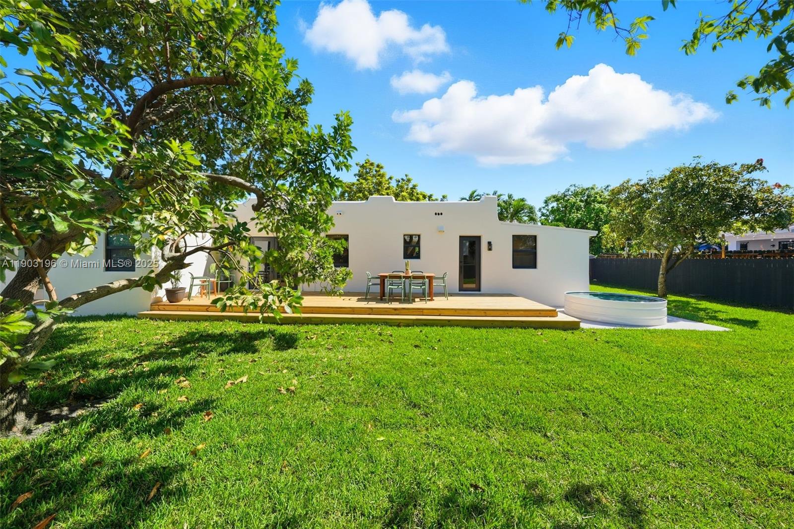 2544 SW 19th St Miami, FL 33145