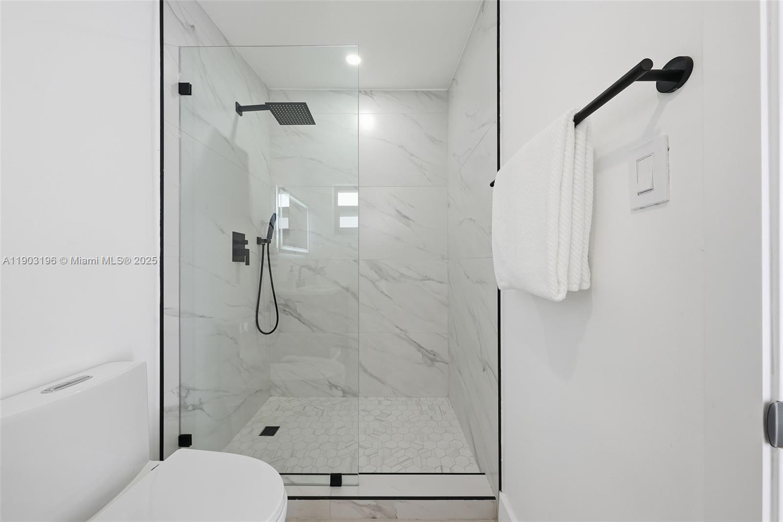 2544 SW 19th St Miami, FL 33145