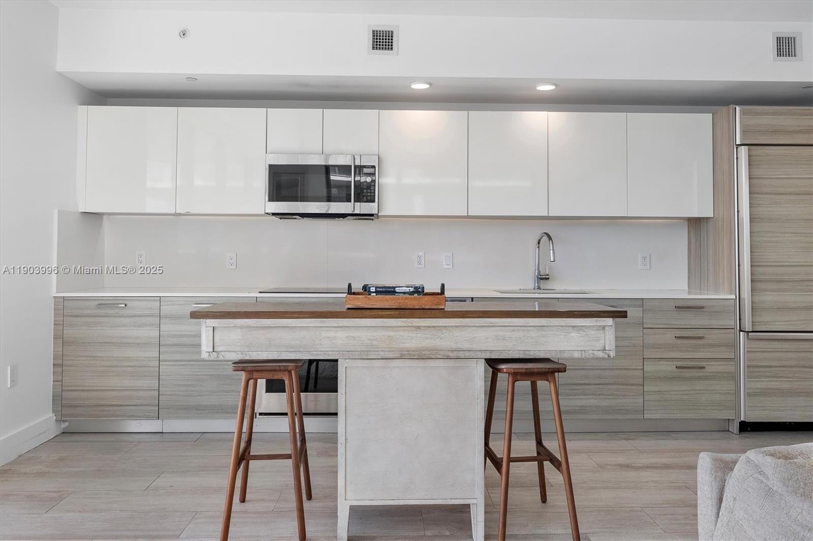 121 NE 34th St #1208 Miami, FL 33137