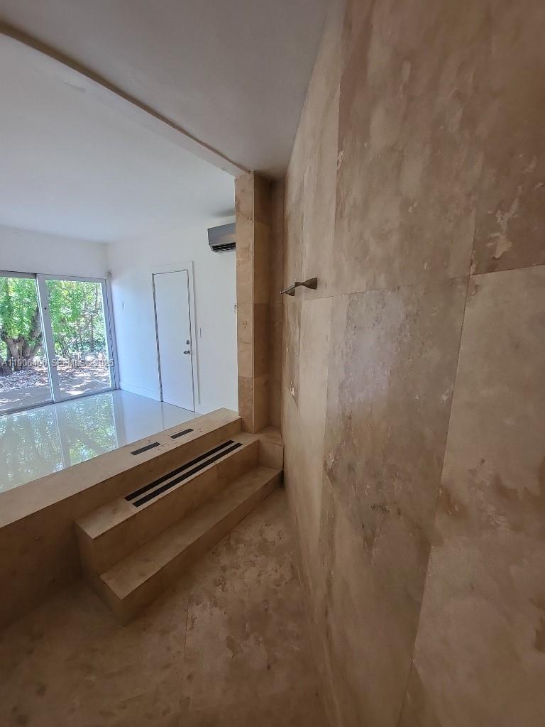 7707 Hawthorne Ave Miami Beach, FL 33141