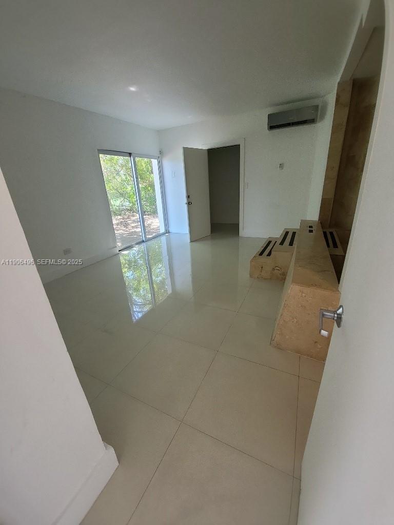 7707 Hawthorne Ave Miami Beach, FL 33141