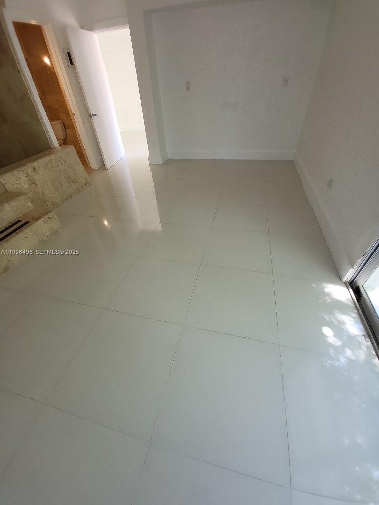 7707 Hawthorne Ave Miami Beach, FL 33141