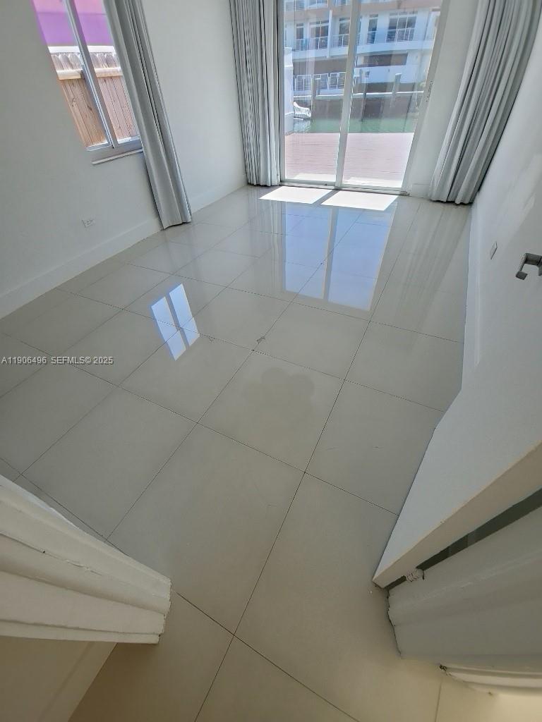 7707 Hawthorne Ave Miami Beach, FL 33141