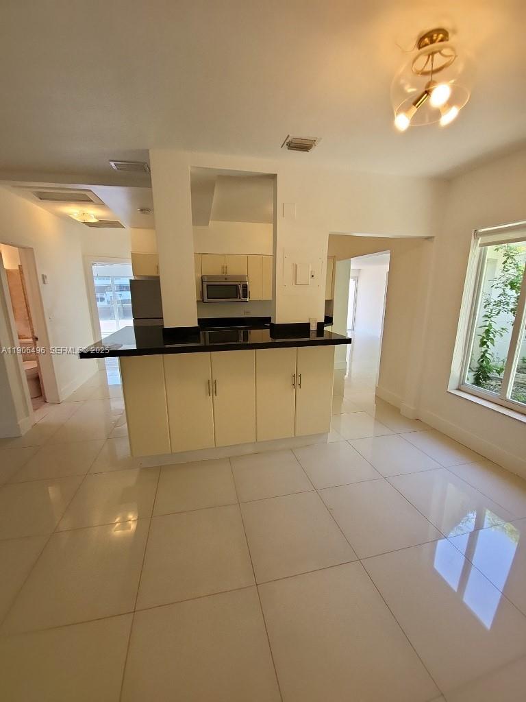 7707 Hawthorne Ave Miami Beach, FL 33141