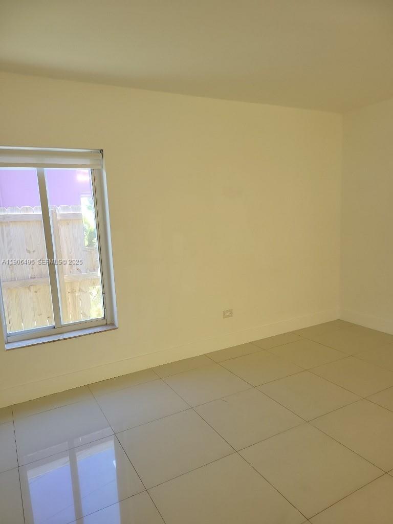 7707 Hawthorne Ave Miami Beach, FL 33141