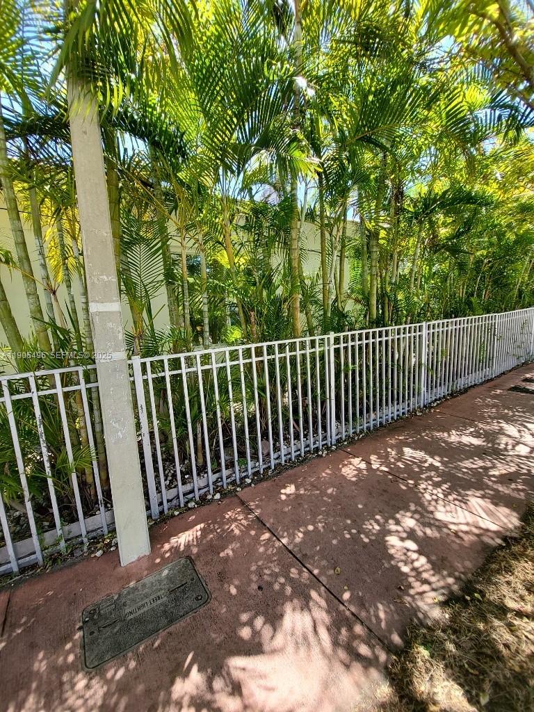 7707 Hawthorne Ave Miami Beach, FL 33141