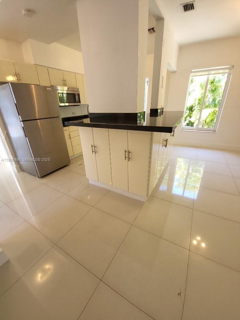 7707 Hawthorne Ave Miami Beach, FL 33141