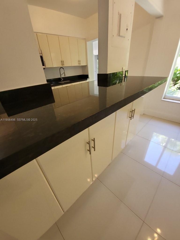 7707 Hawthorne Ave Miami Beach, FL 33141