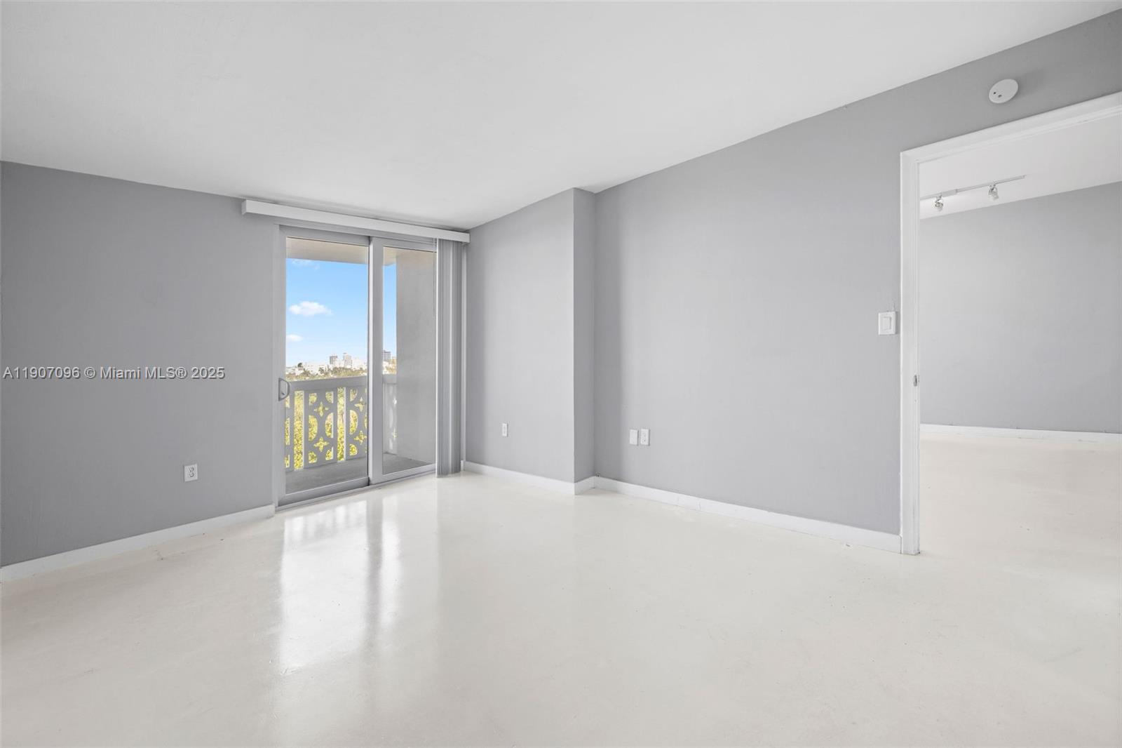 1020 Meridian Ave #811 Miami Beach, FL 33139