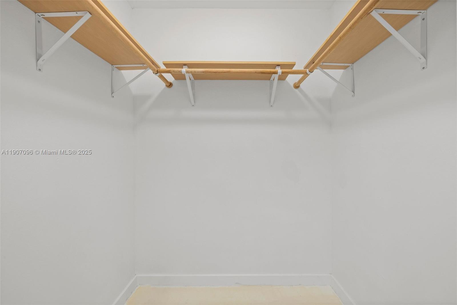 1020 Meridian Ave #811 Miami Beach, FL 33139