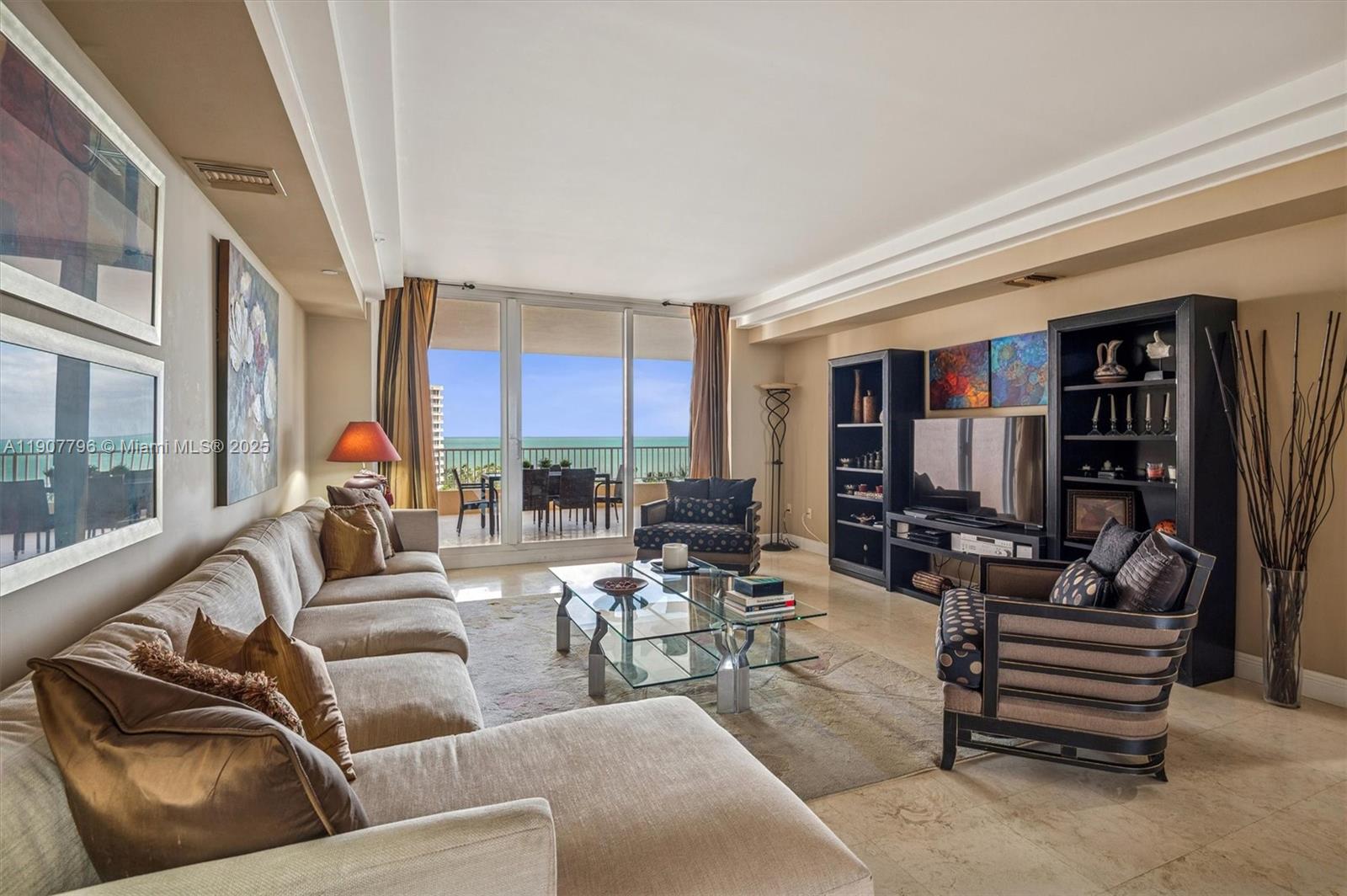 image The Ocean Club2