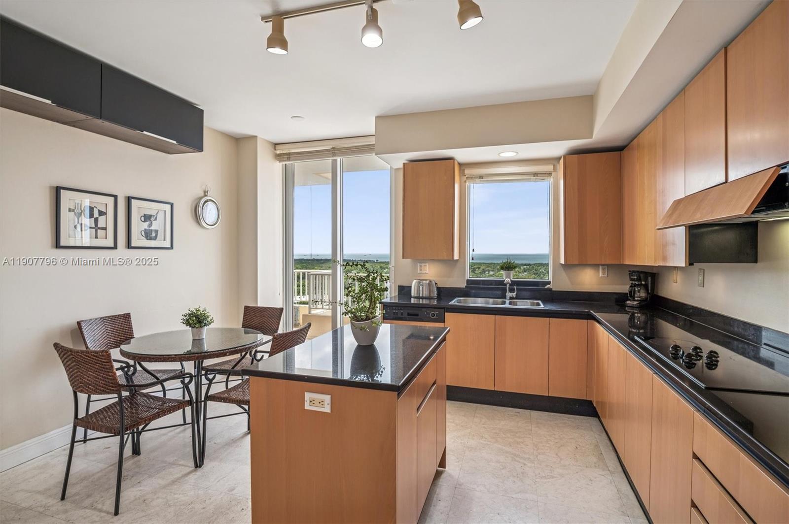 image The Ocean Club8