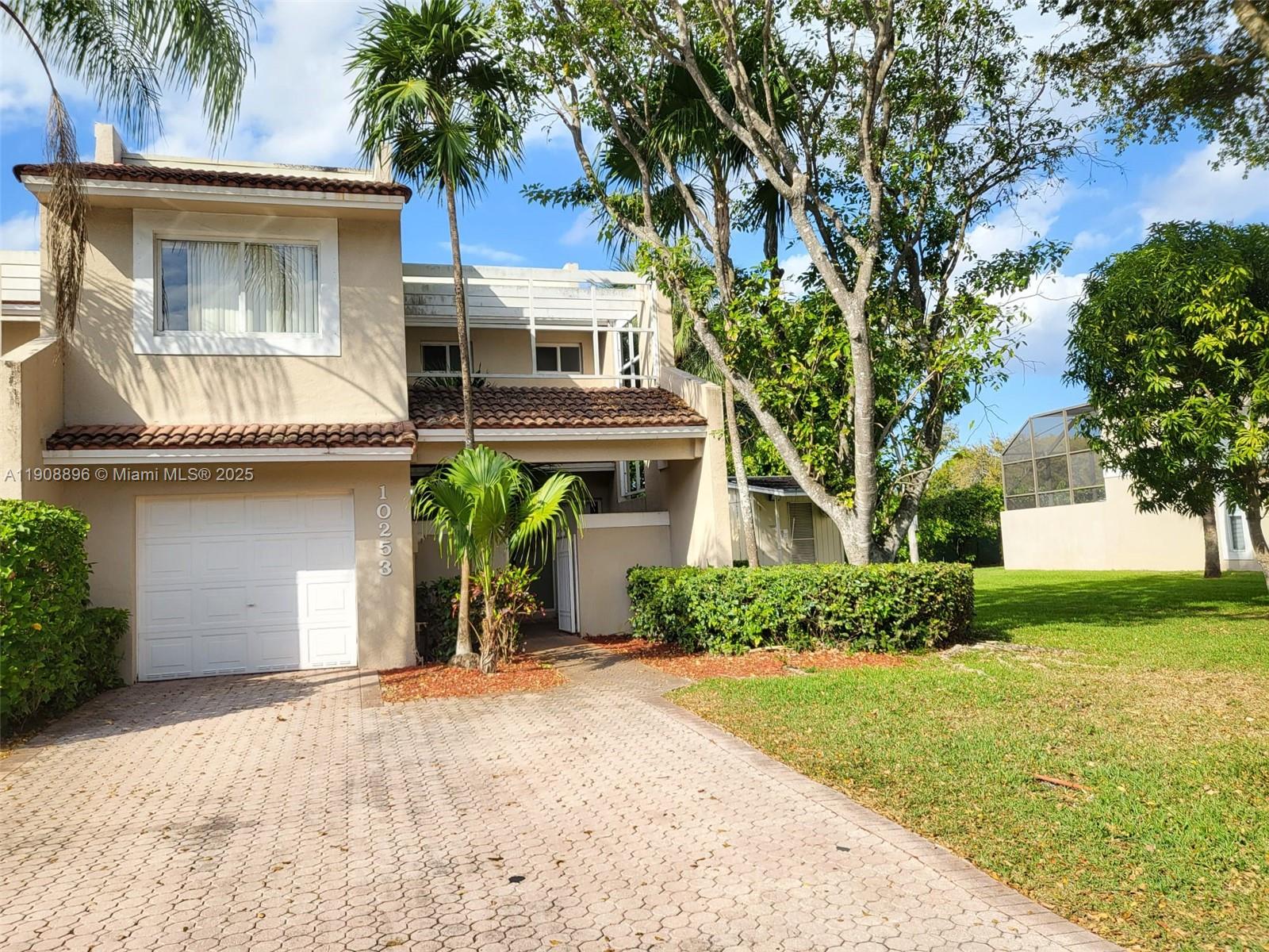 10253 NW 52nd Ln Doral, FL 33178