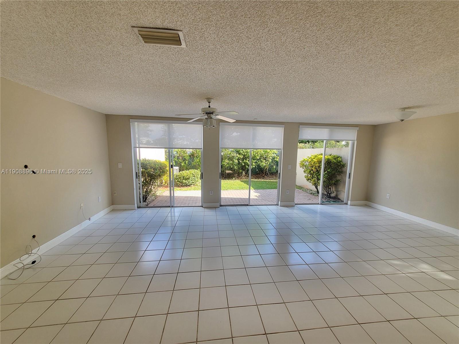 10253 NW 52nd Ln Doral, FL 33178