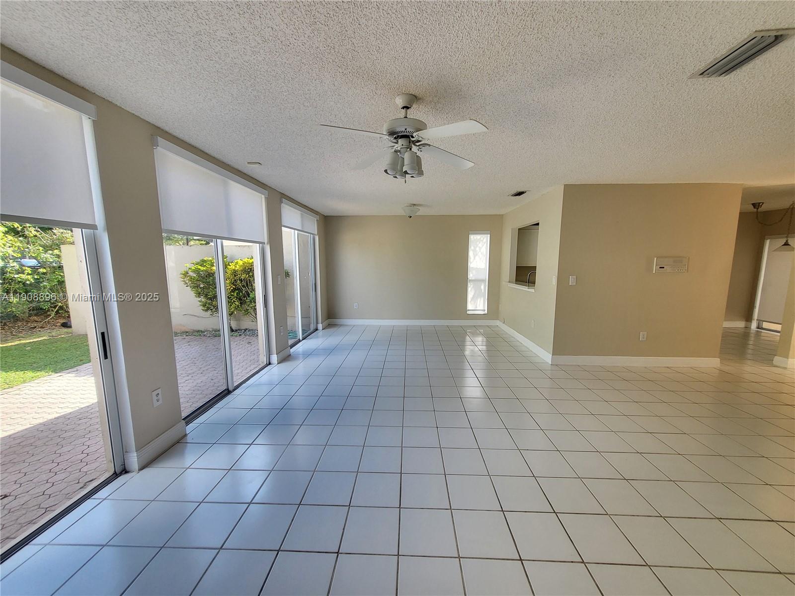 10253 NW 52nd Ln Doral, FL 33178