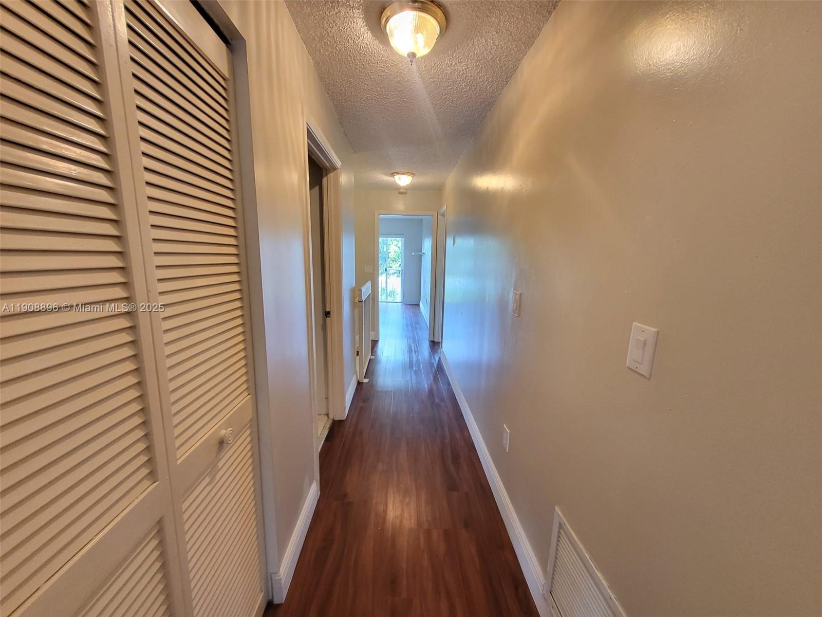 10253 NW 52nd Ln Doral, FL 33178