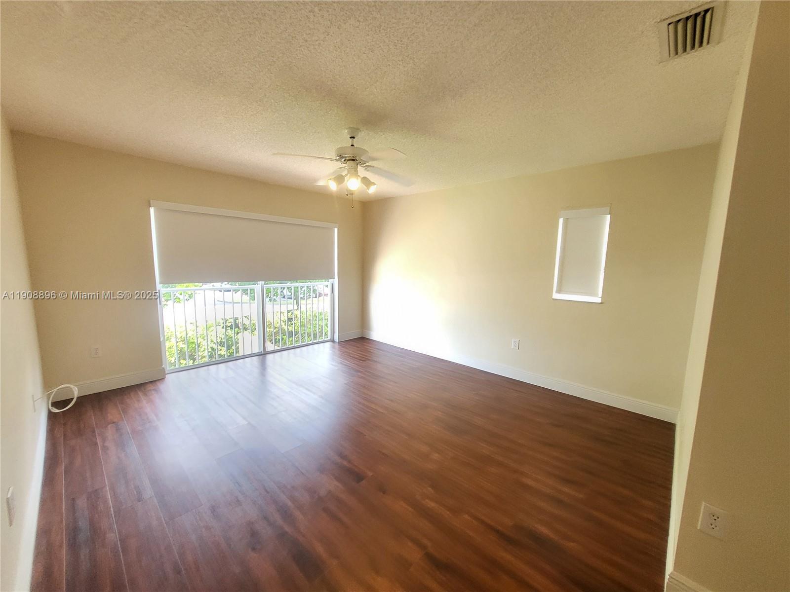 10253 NW 52nd Ln Doral, FL 33178