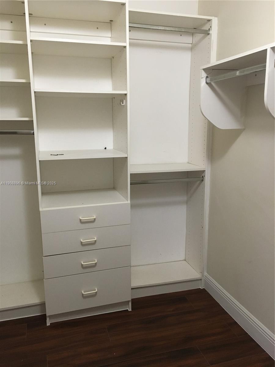 10253 NW 52nd Ln Doral, FL 33178