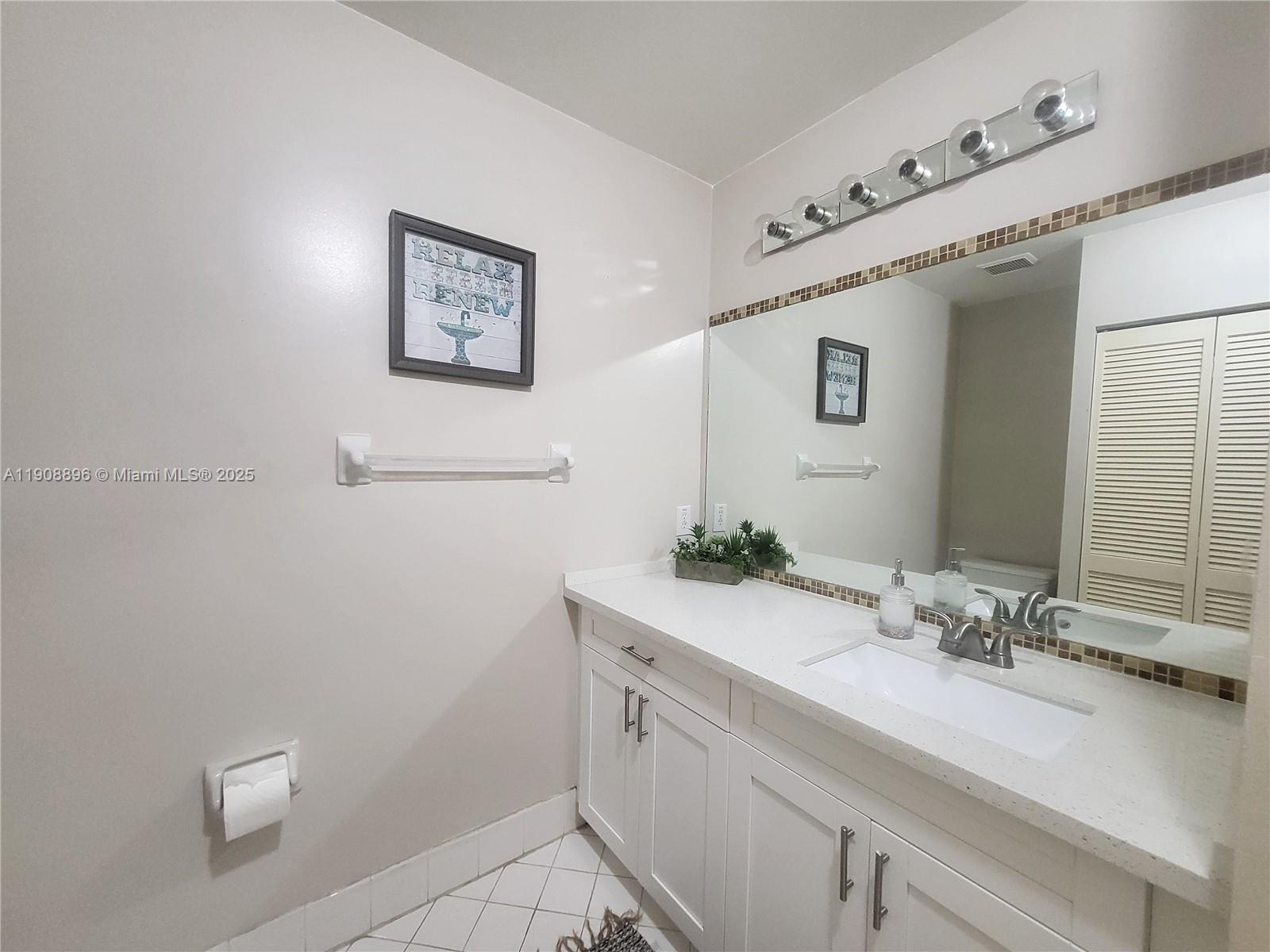 10253 NW 52nd Ln Doral, FL 33178