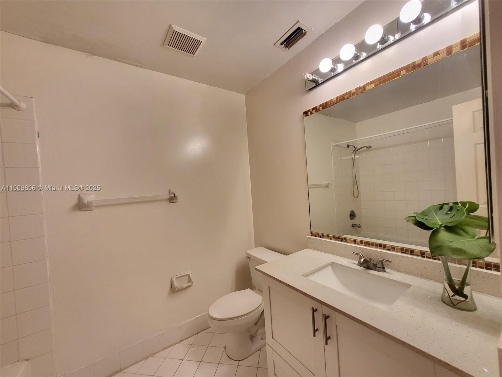 10253 NW 52nd Ln Doral, FL 33178