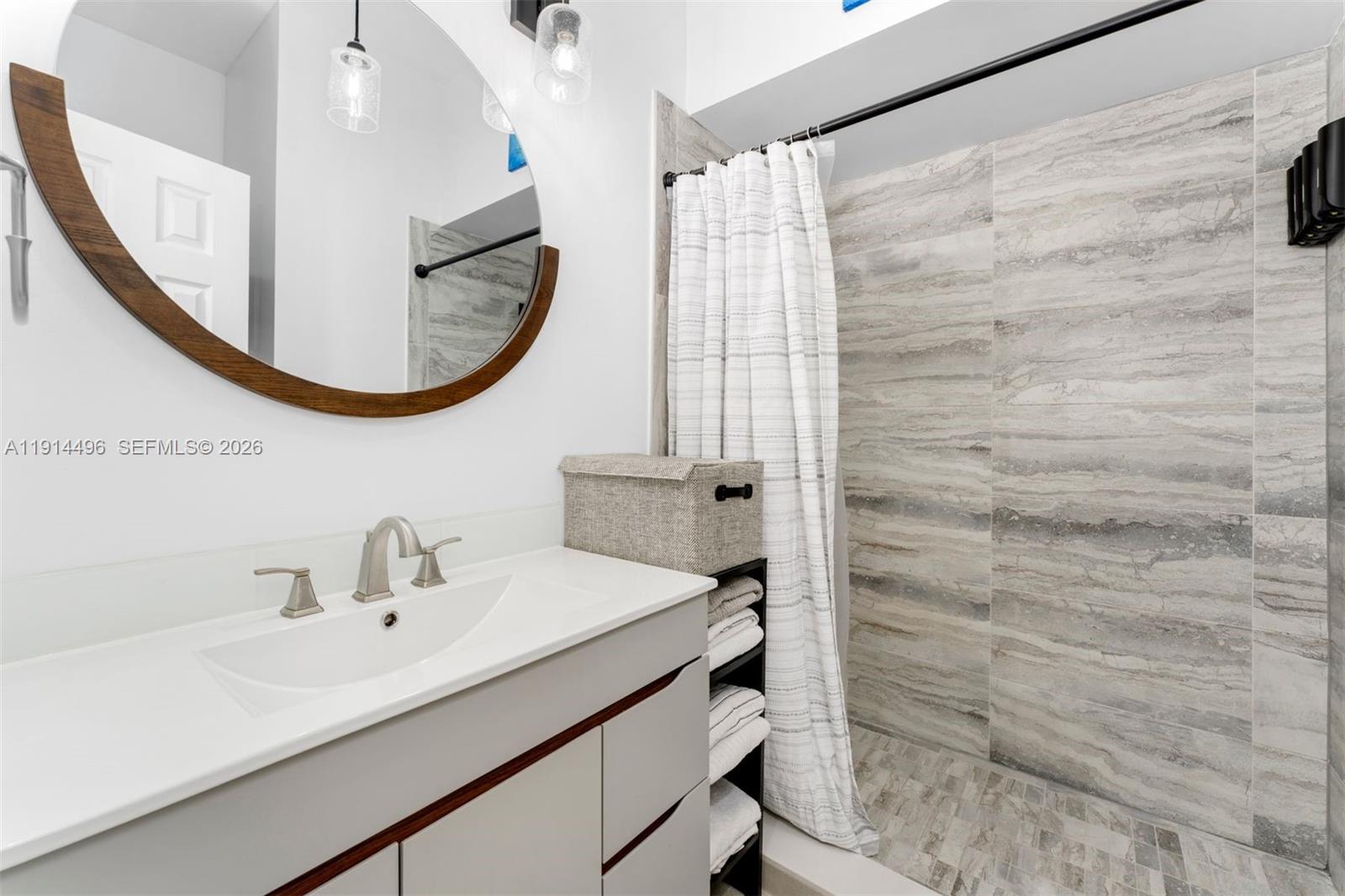 2404 NE 135th St #2404 North Miami, FL 33181