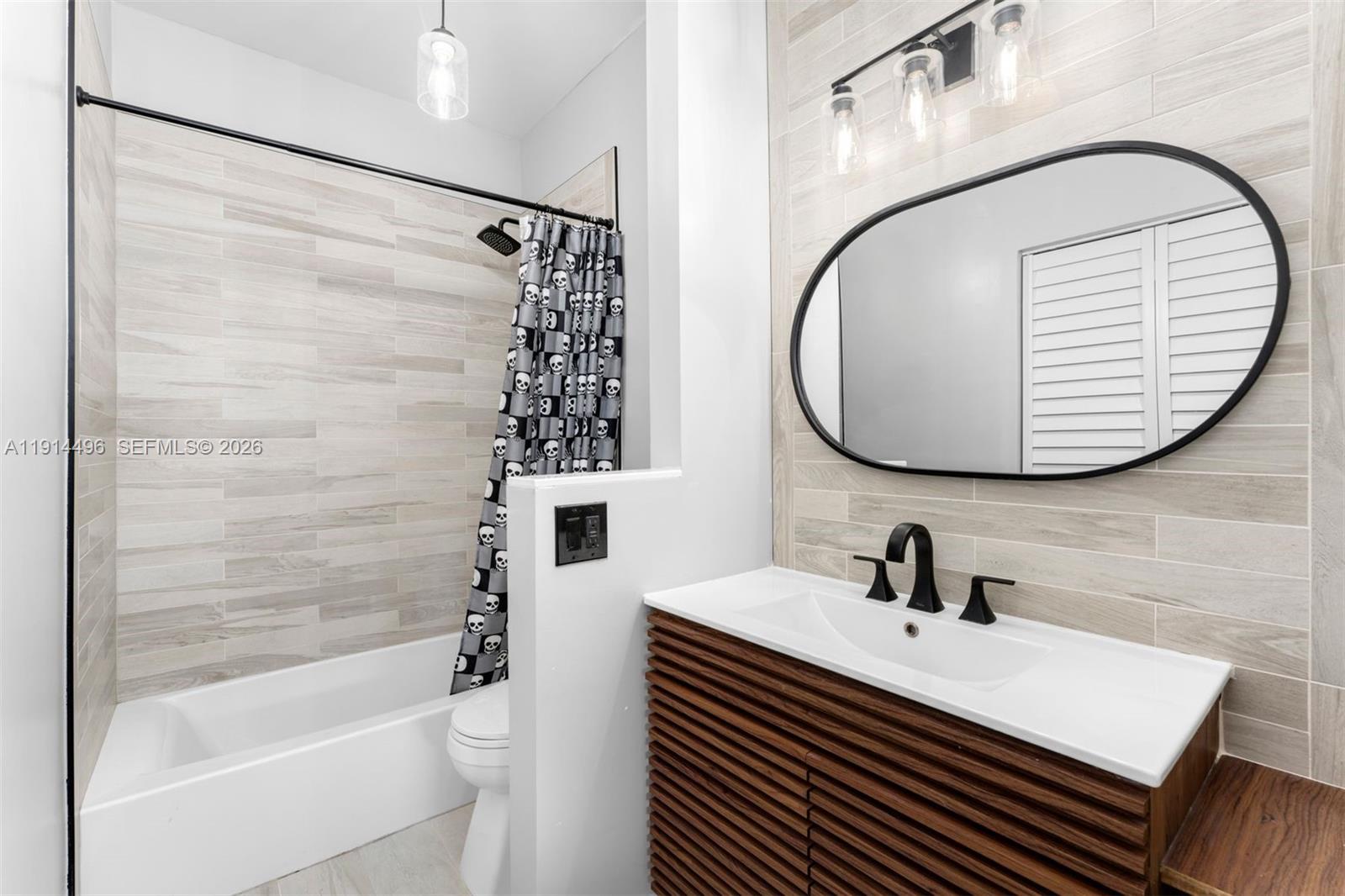 2404 NE 135th St #2404 North Miami, FL 33181