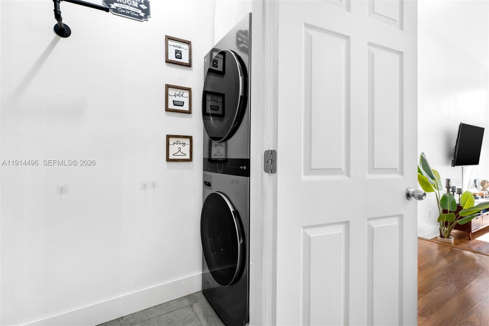 2404 NE 135th St #2404 North Miami, FL 33181