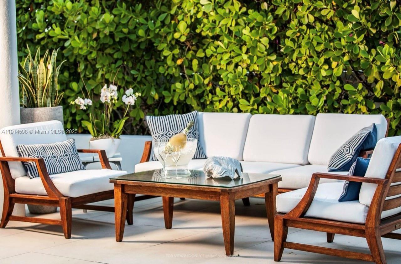 50 S Pointe Dr #1206 Miami Beach, FL 33139