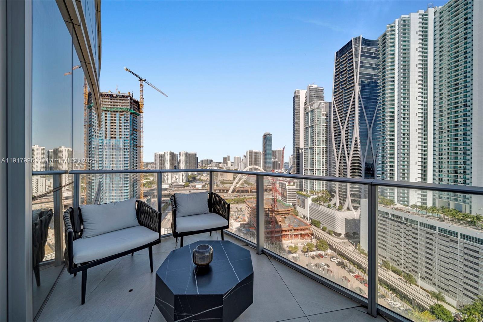 image Paramount Miami50