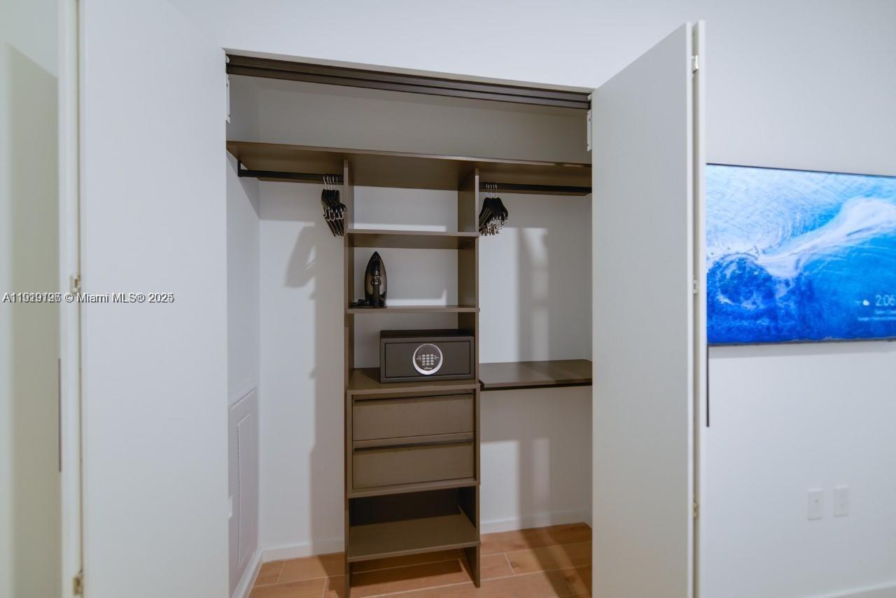 398 NE 5th St #4210 Miami, FL 33132