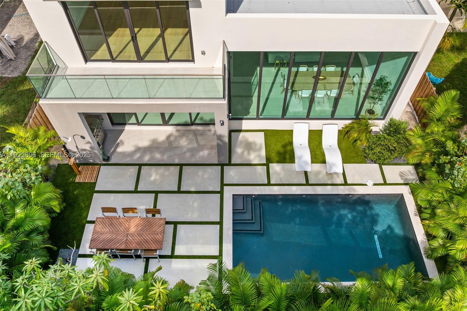 66 NW 50th St Miami, FL 33127