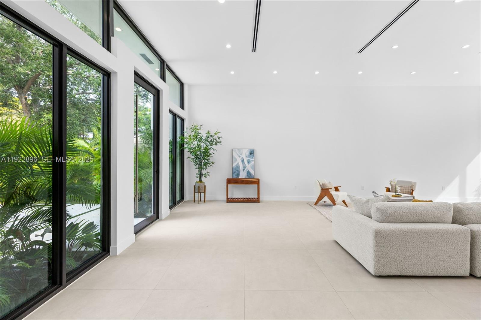 66 NW 50th St Miami, FL 33127