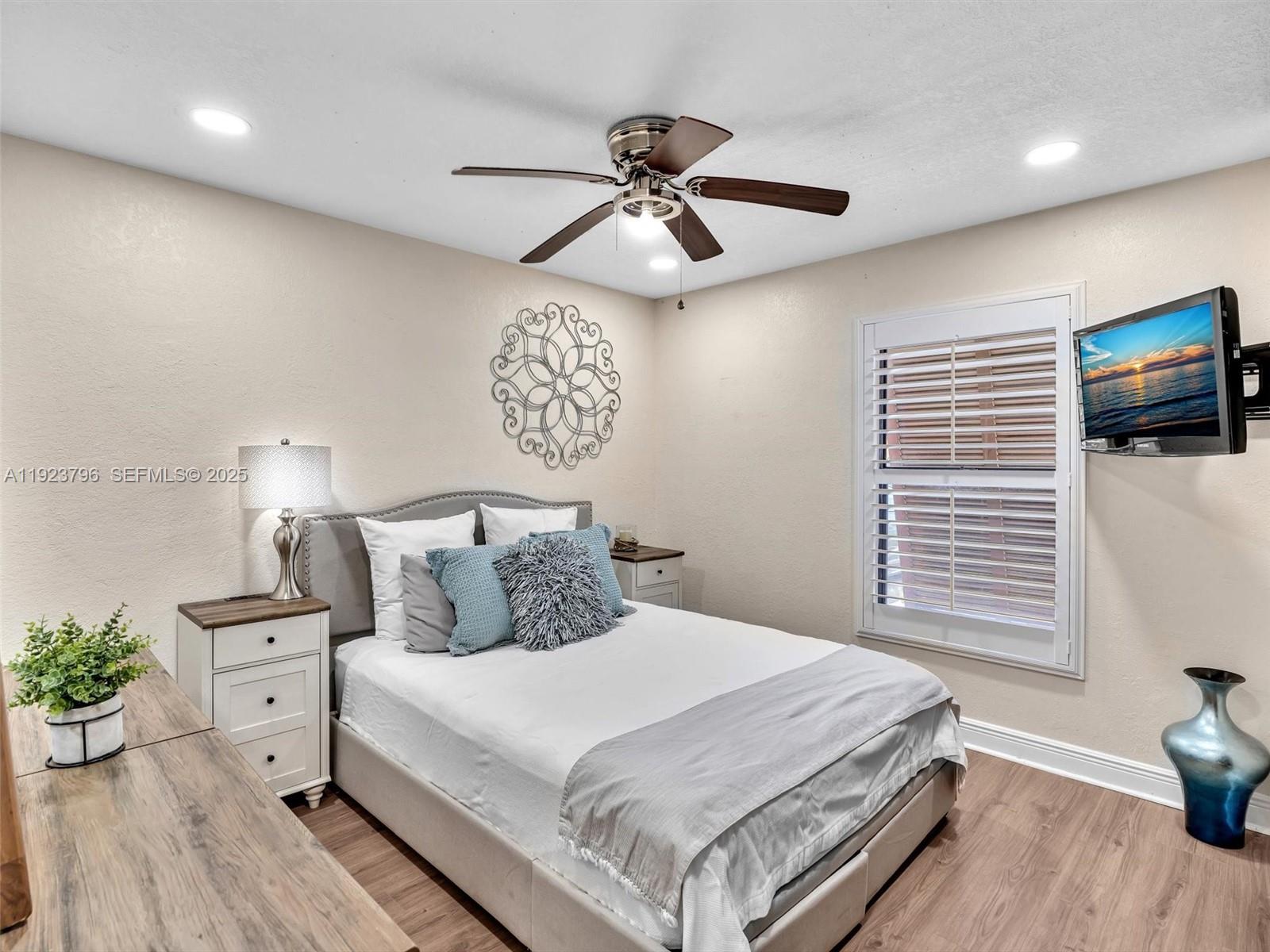 1489 Fairway Rd Pembroke Pines, FL 33026