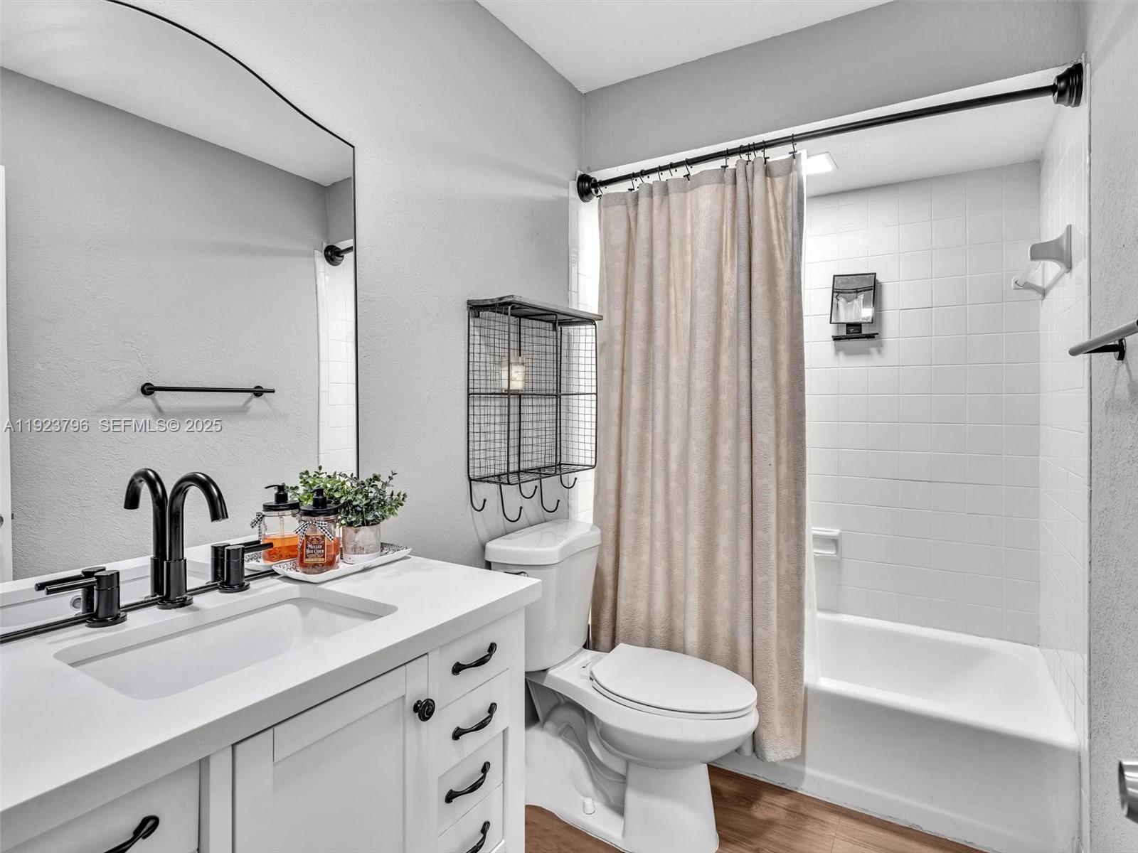 1489 Fairway Rd Pembroke Pines, FL 33026