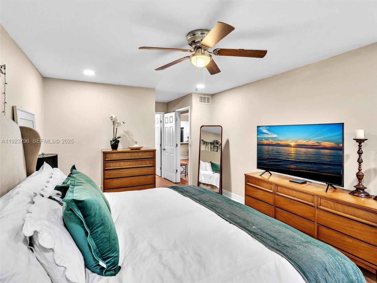 1489 Fairway Rd Pembroke Pines, FL 33026