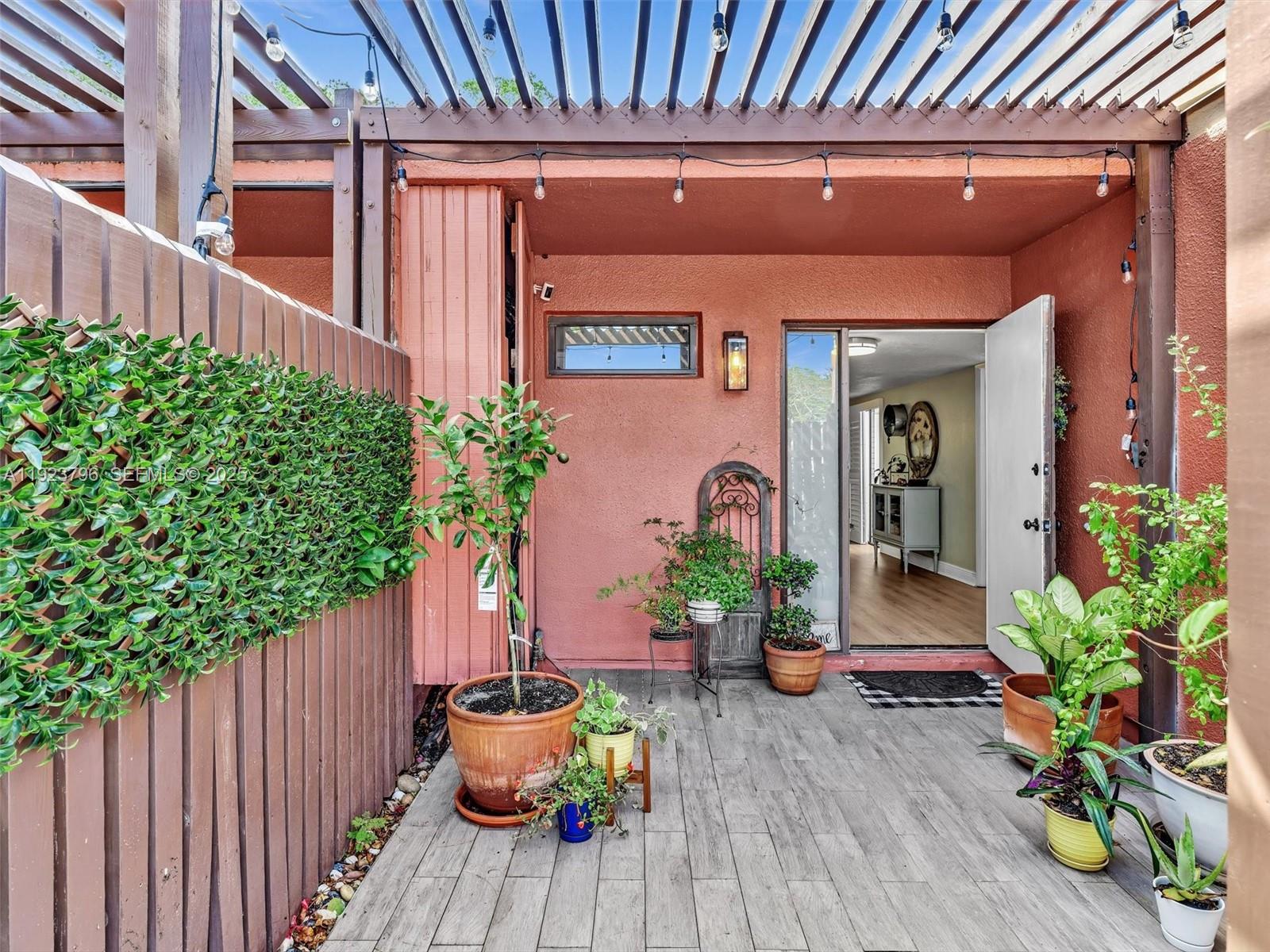 1489 Fairway Rd Pembroke Pines, FL 33026