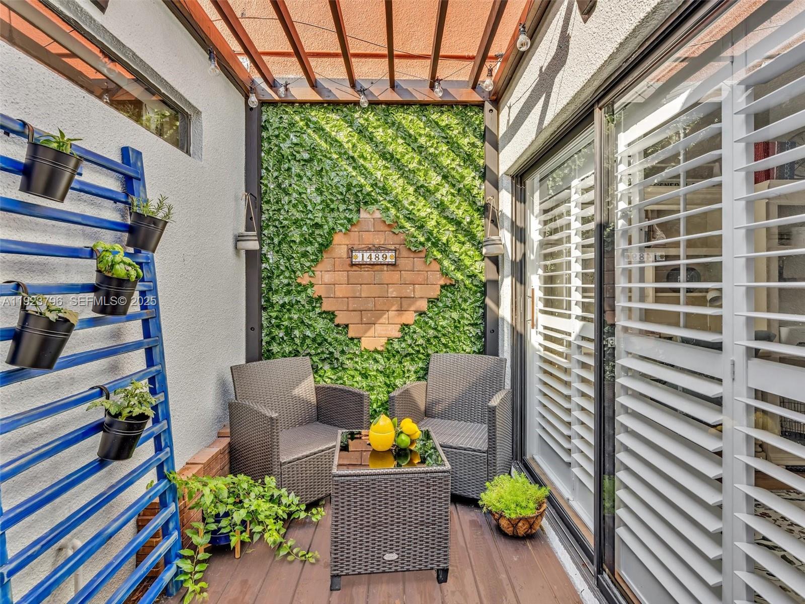 1489 Fairway Rd Pembroke Pines, FL 33026