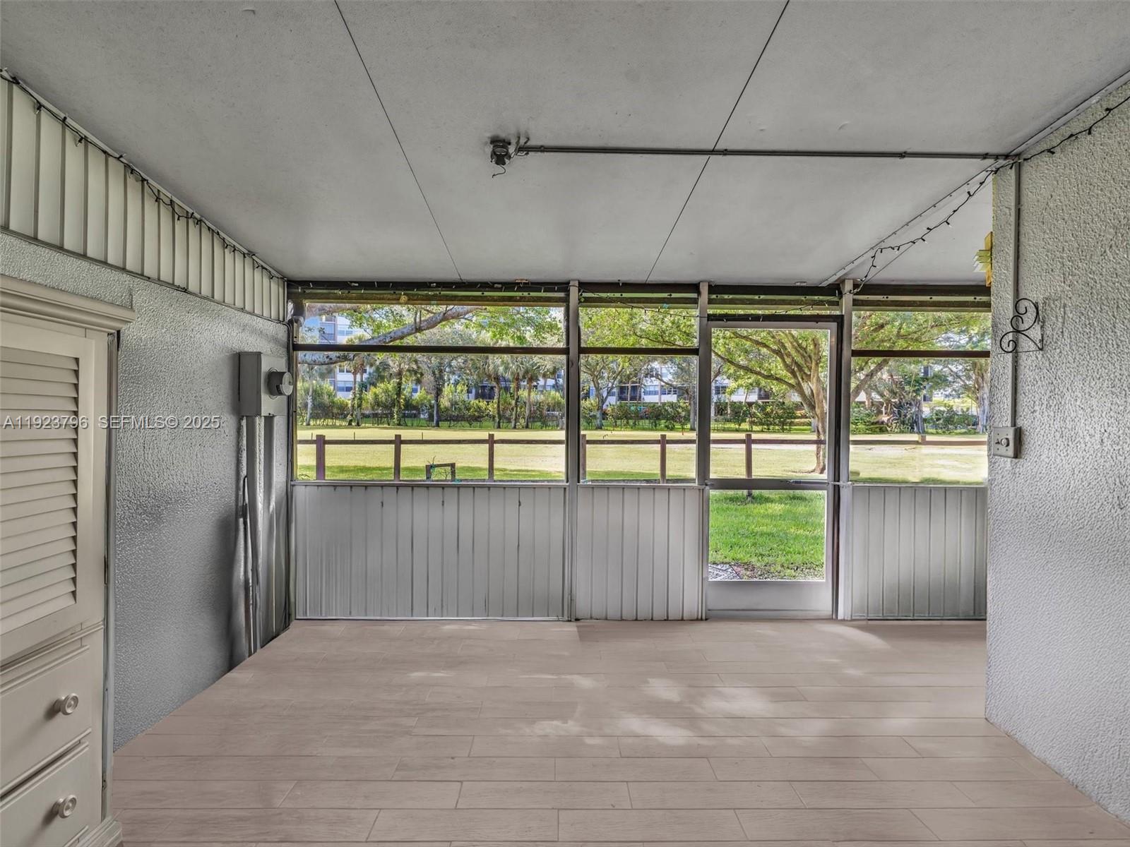 1489 Fairway Rd Pembroke Pines, FL 33026