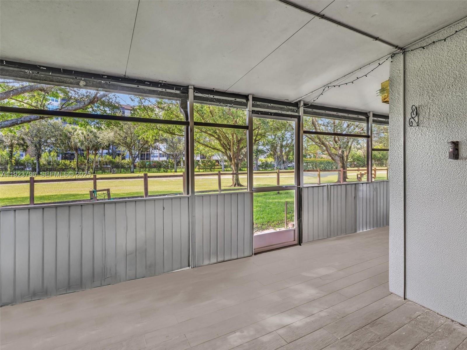 1489 Fairway Rd Pembroke Pines, FL 33026