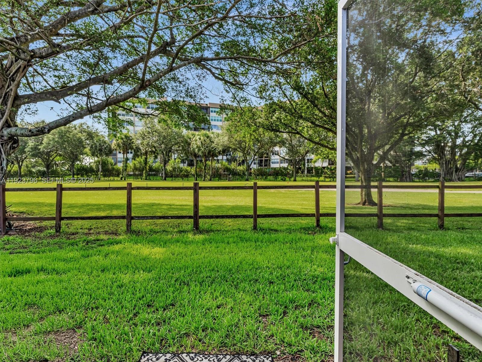 1489 Fairway Rd Pembroke Pines, FL 33026