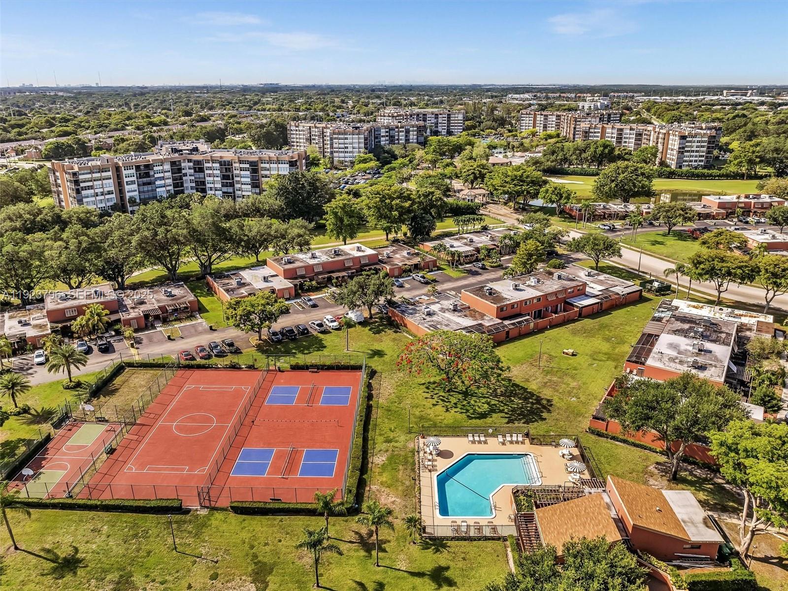 1489 Fairway Rd Pembroke Pines, FL 33026