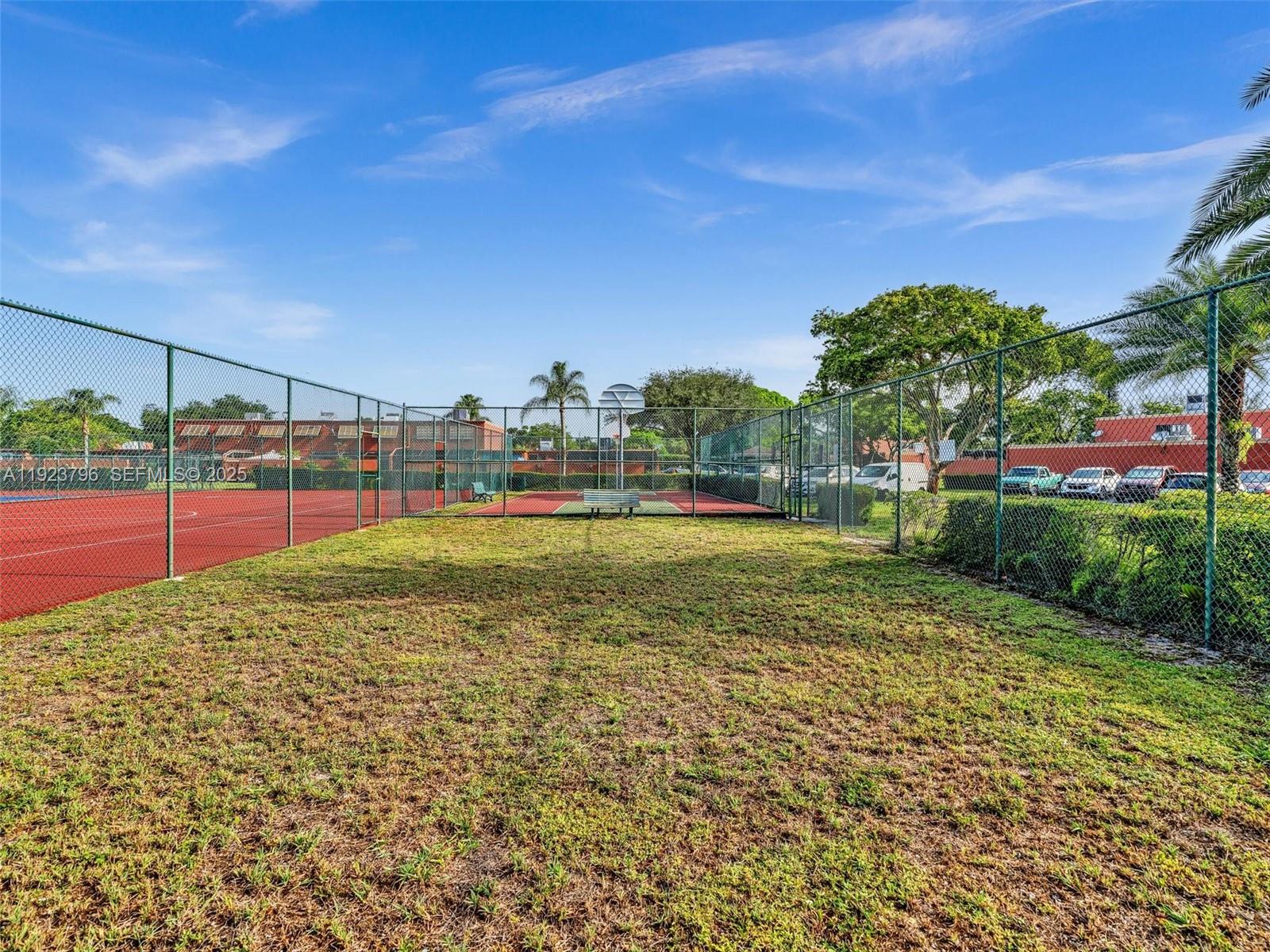 1489 Fairway Rd Pembroke Pines, FL 33026