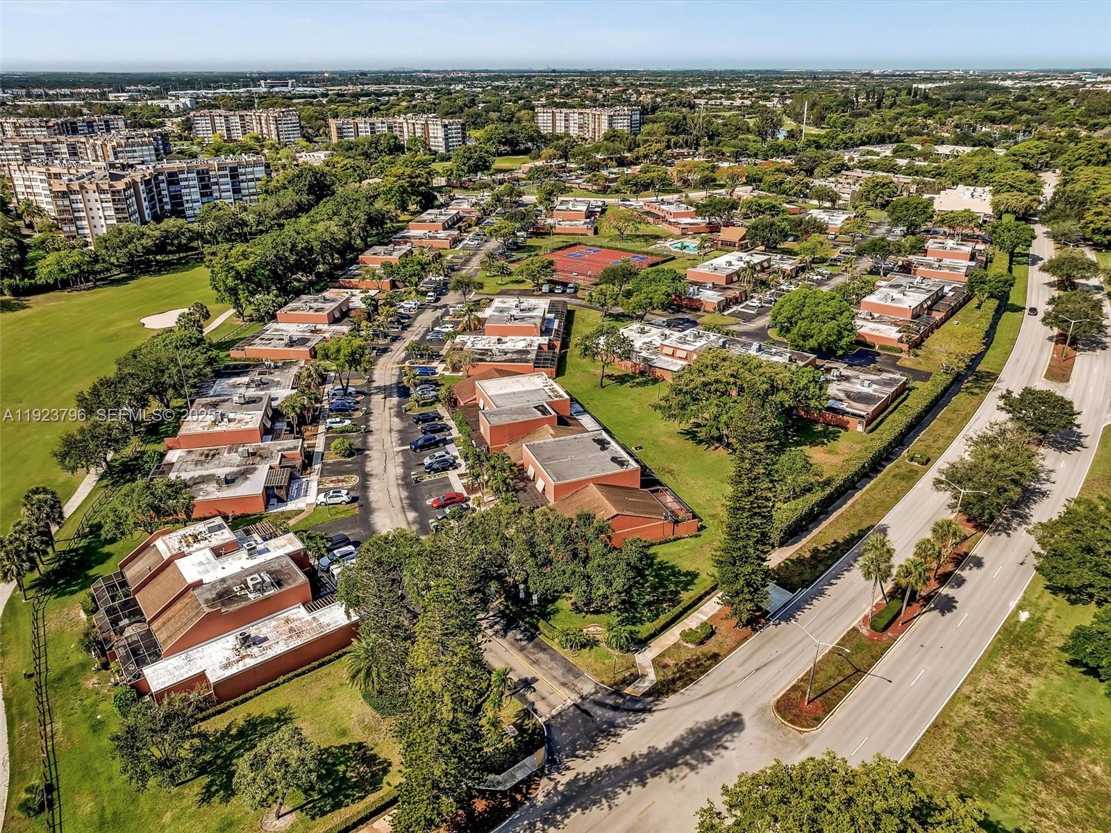 1489 Fairway Rd Pembroke Pines, FL 33026