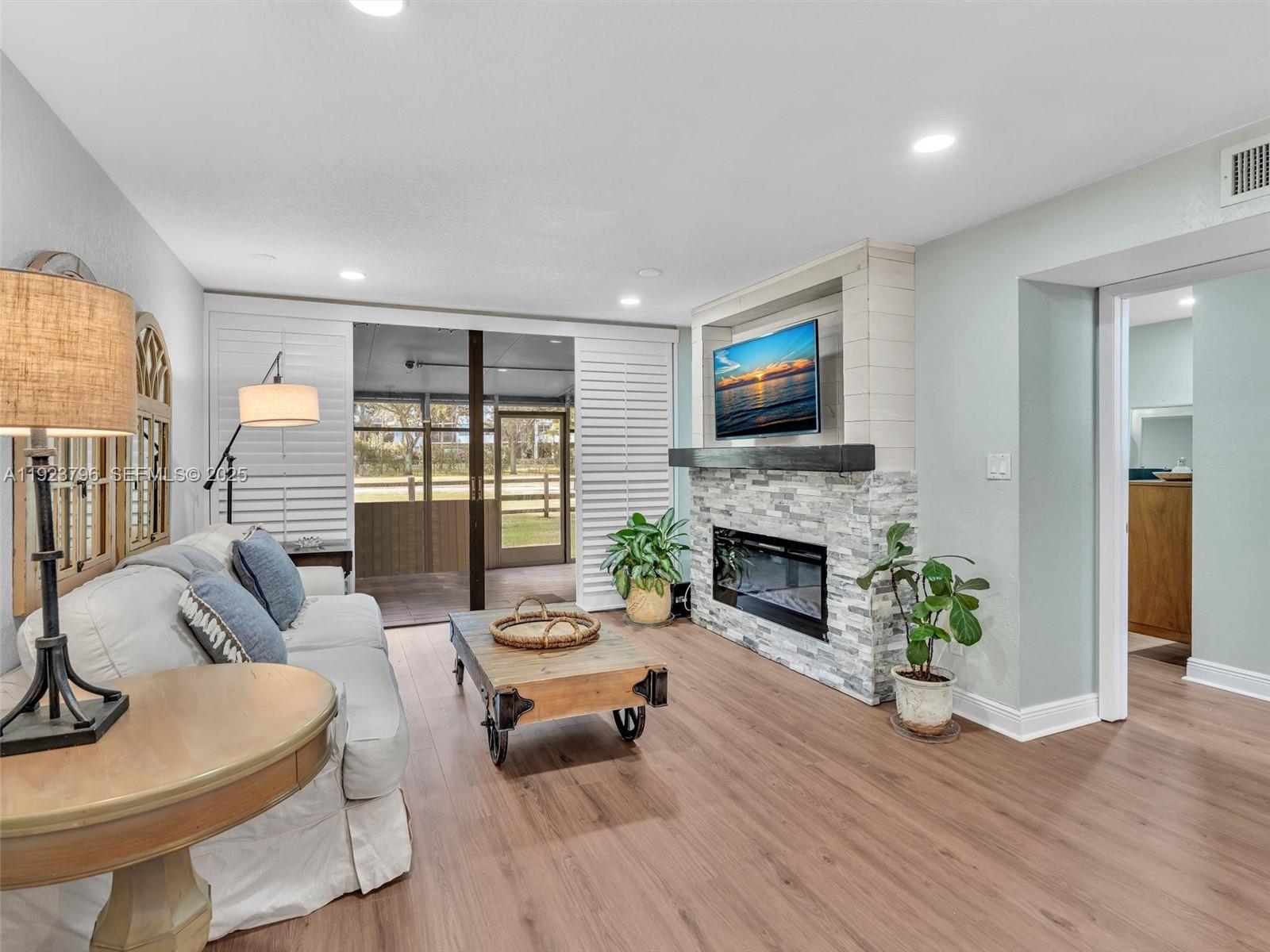 1489 Fairway Rd Pembroke Pines, FL 33026