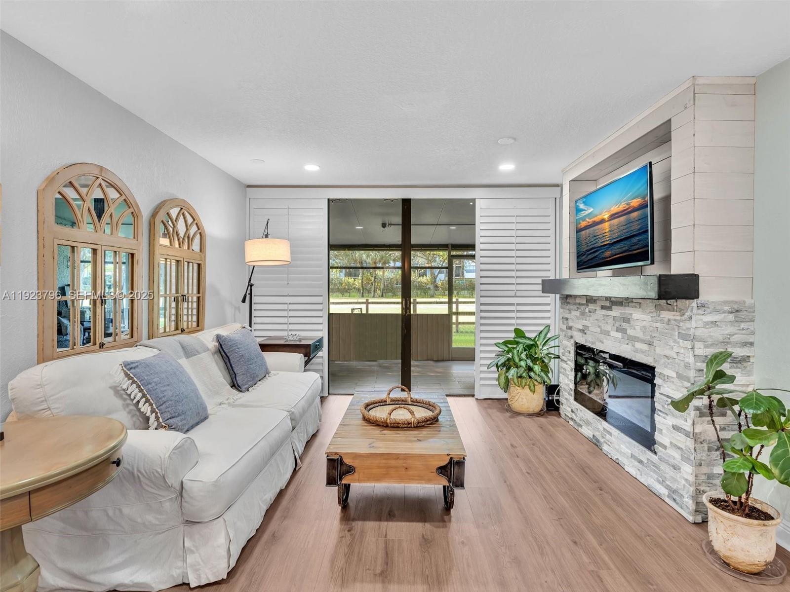 1489 Fairway Rd Pembroke Pines, FL 33026