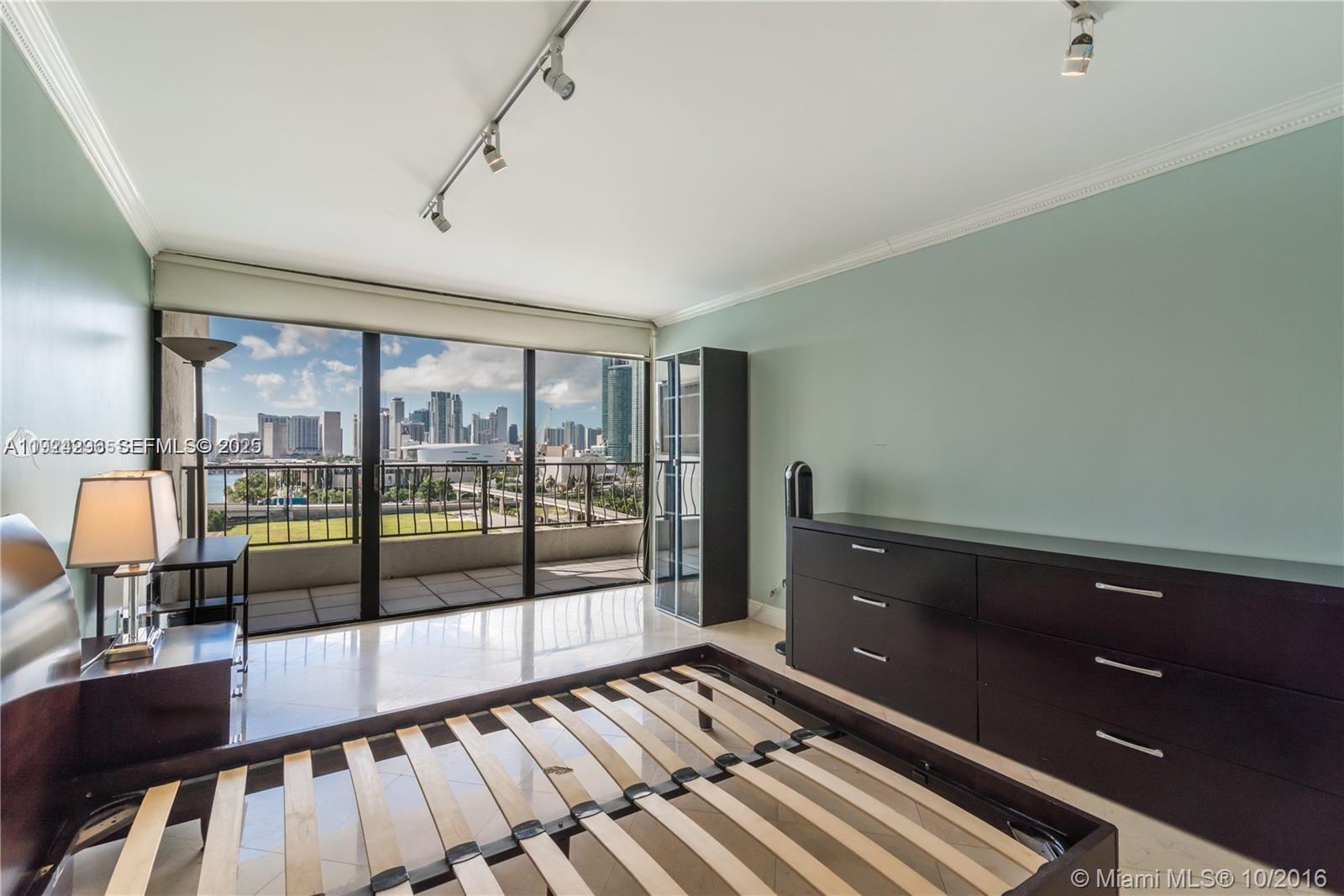 555 NE 15th St #11J Miami, FL 33132