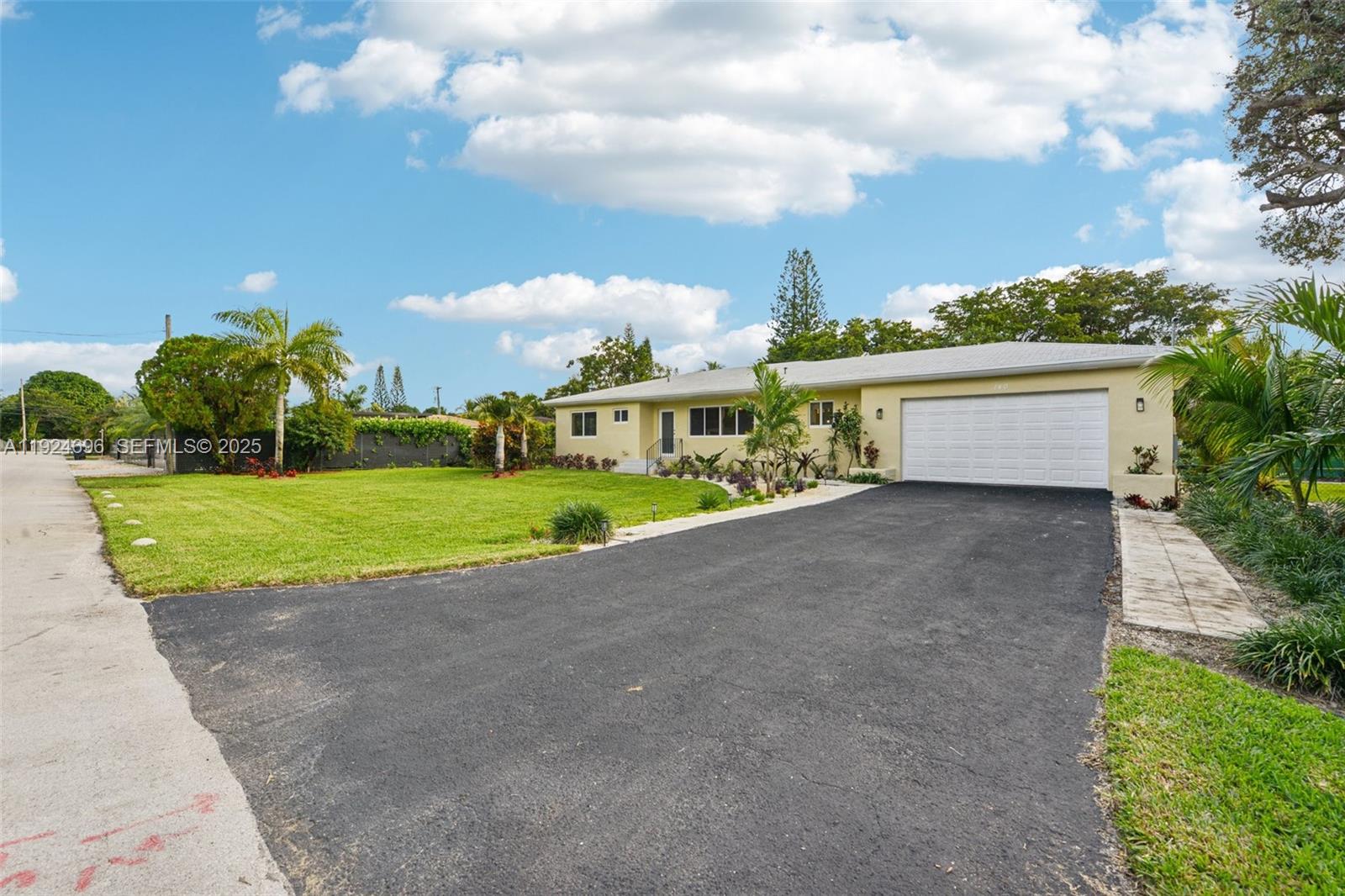 140 NE 161st St Miami, FL 33162