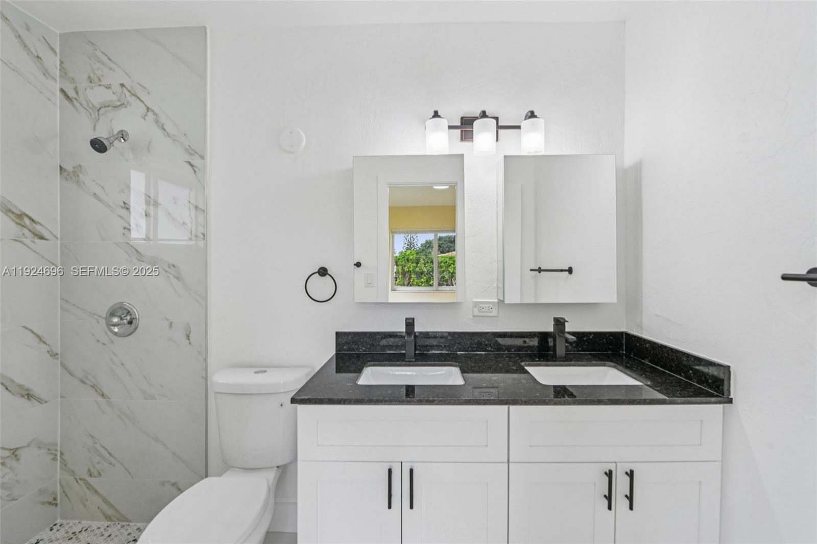 140 NE 161st St Miami, FL 33162